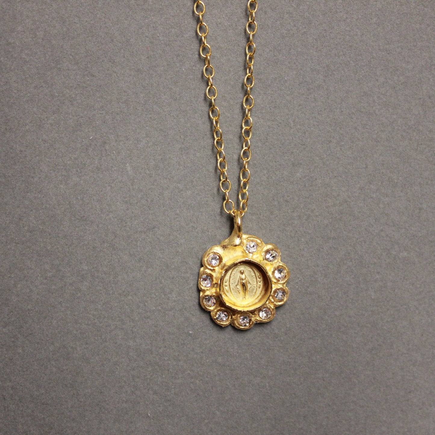 Religous Necklace Small Pearls w/ Virgin Mary.